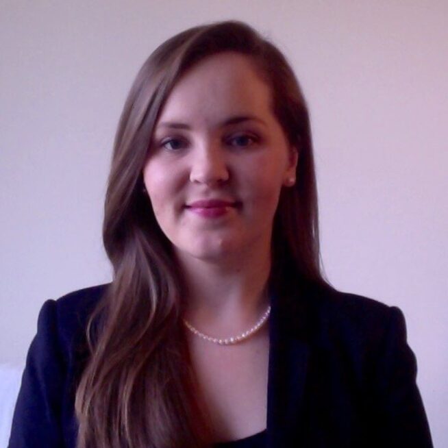 Sara Gracey headshot